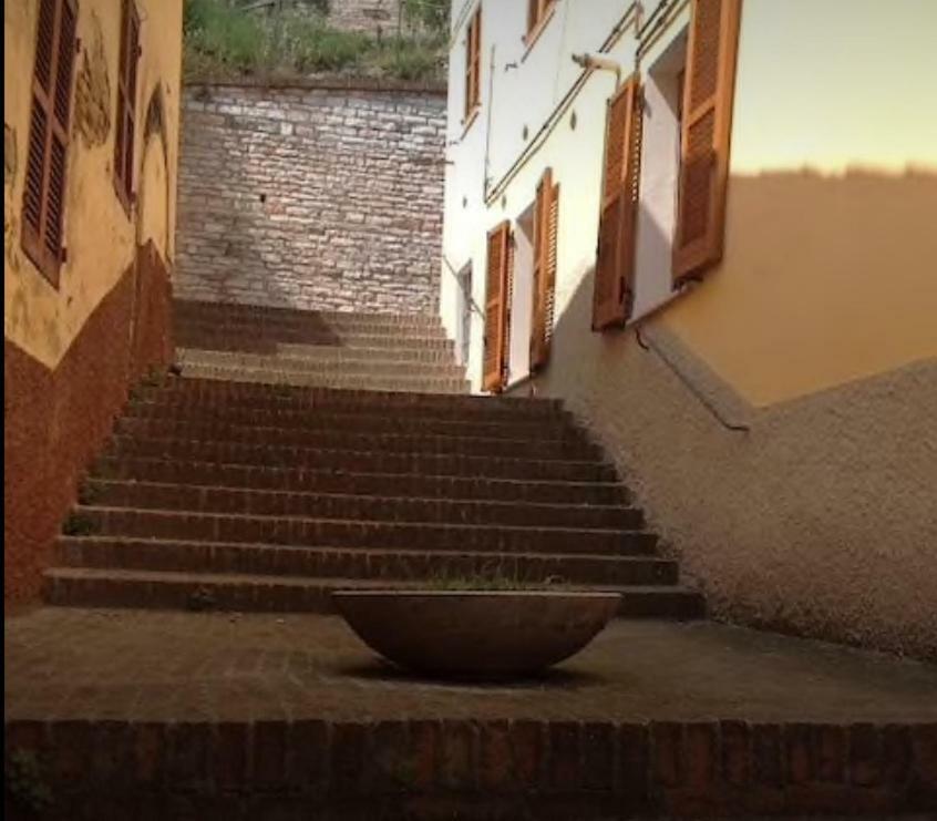 Apartmán Casa Leo Fossombrone Exteriér fotografie