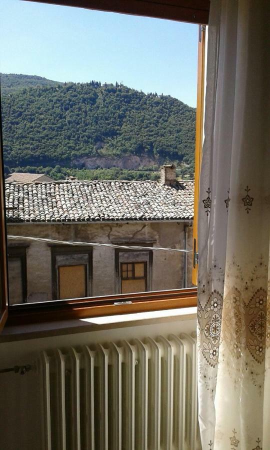 Apartmán Casa Leo Fossombrone Exteriér fotografie