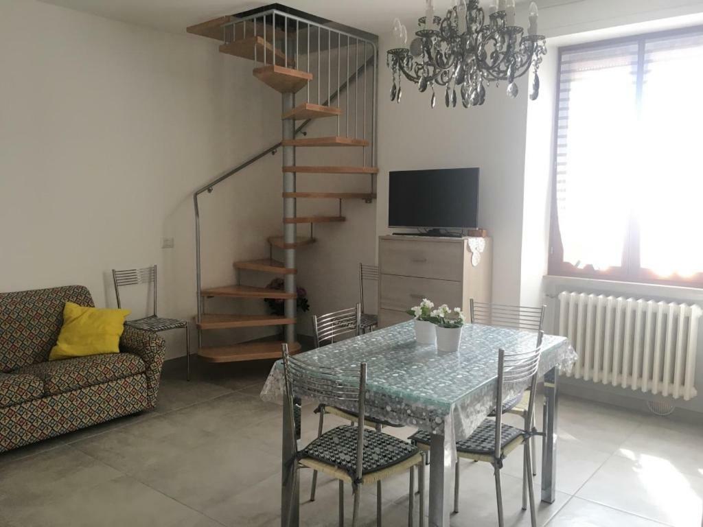 Apartmán Casa Leo Fossombrone Exteriér fotografie